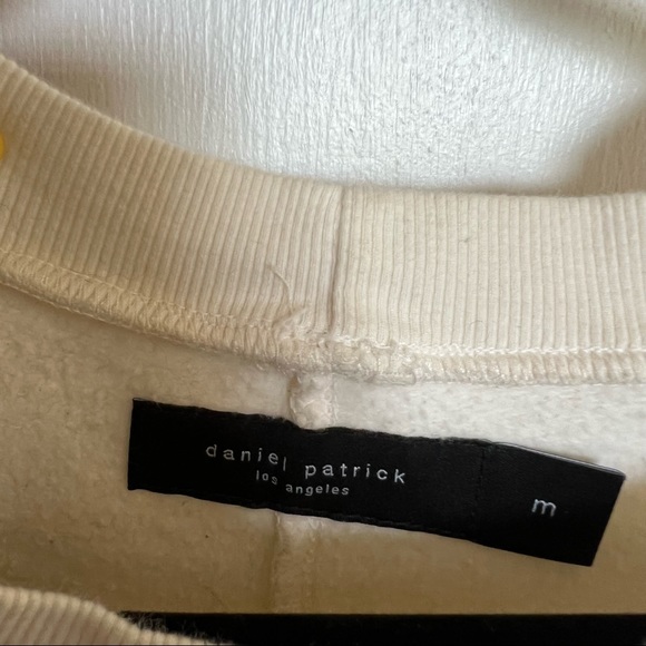 Daniel Patrick cream sweater size M cold shoulder - Picture 4 of 6